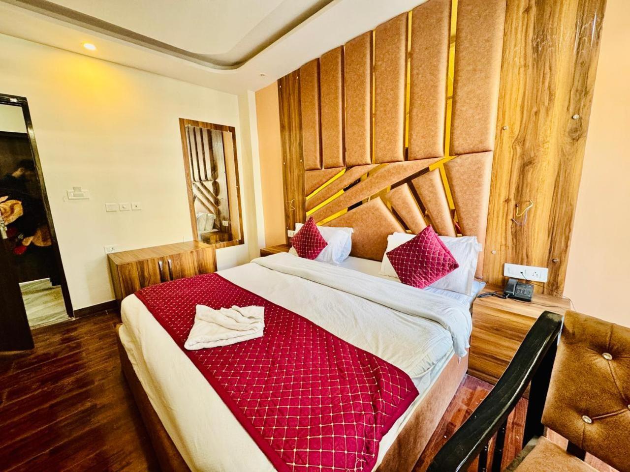 Royal Majestic View Point Lodge Manali  Bagian luar foto