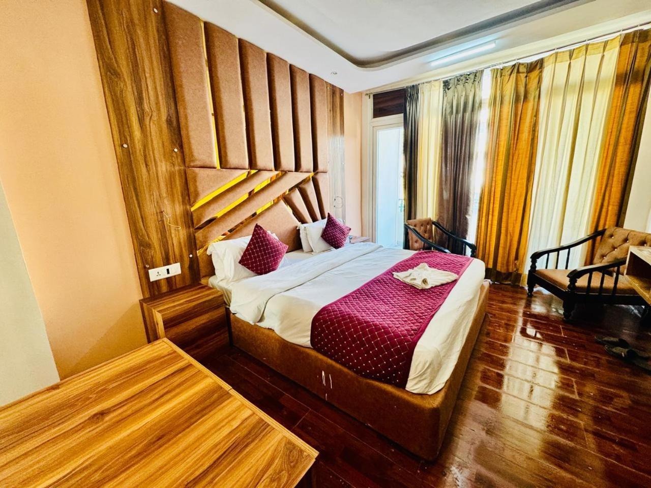 Royal Majestic View Point Lodge Manali  Bagian luar foto