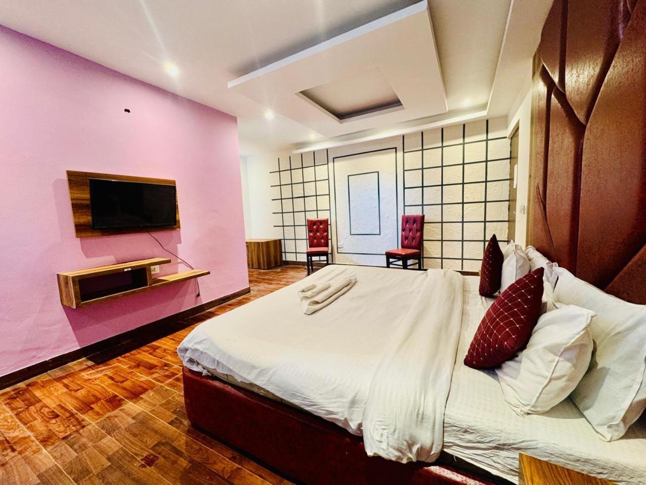 Royal Majestic View Point Lodge Manali  Bagian luar foto